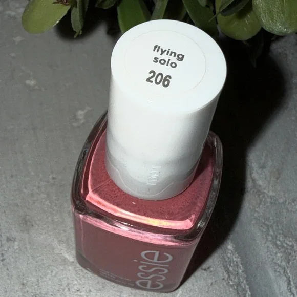 essie Nail Polish, 206 Flying Solo, Pink, 0.46 fl oz Bottle NEW - Picture 2 of 2